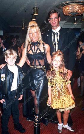 donatella versace young pictures. DONATELLA VERSACE WITH HER